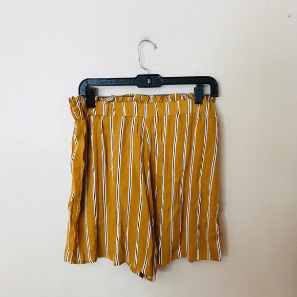 NWT Mustard Navy and White Striped Shorts - Picture 6 of 7